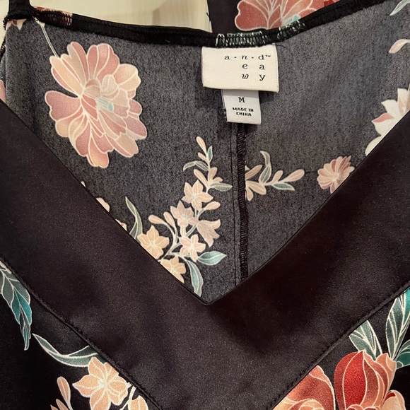 Black dress with Rose pattern - Picture 3 of 3